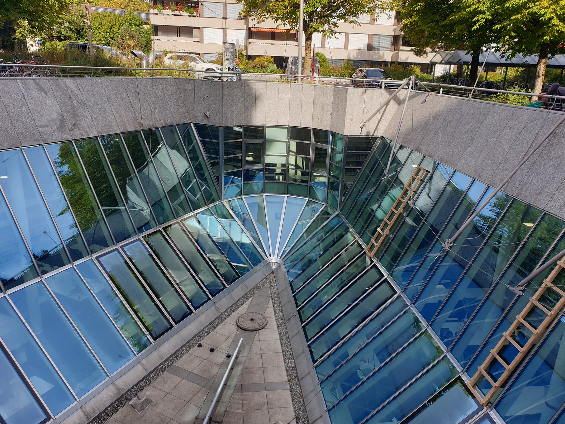 f15 uni hochschulstr 1