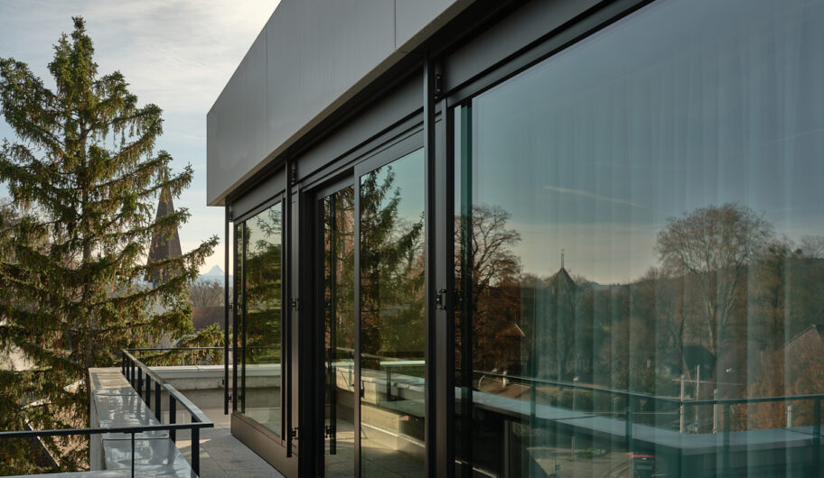 F18 Gemeindehaus Muri, Glasfront