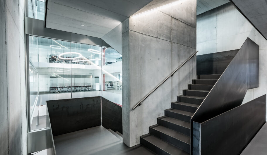 F7 3M, Treppe