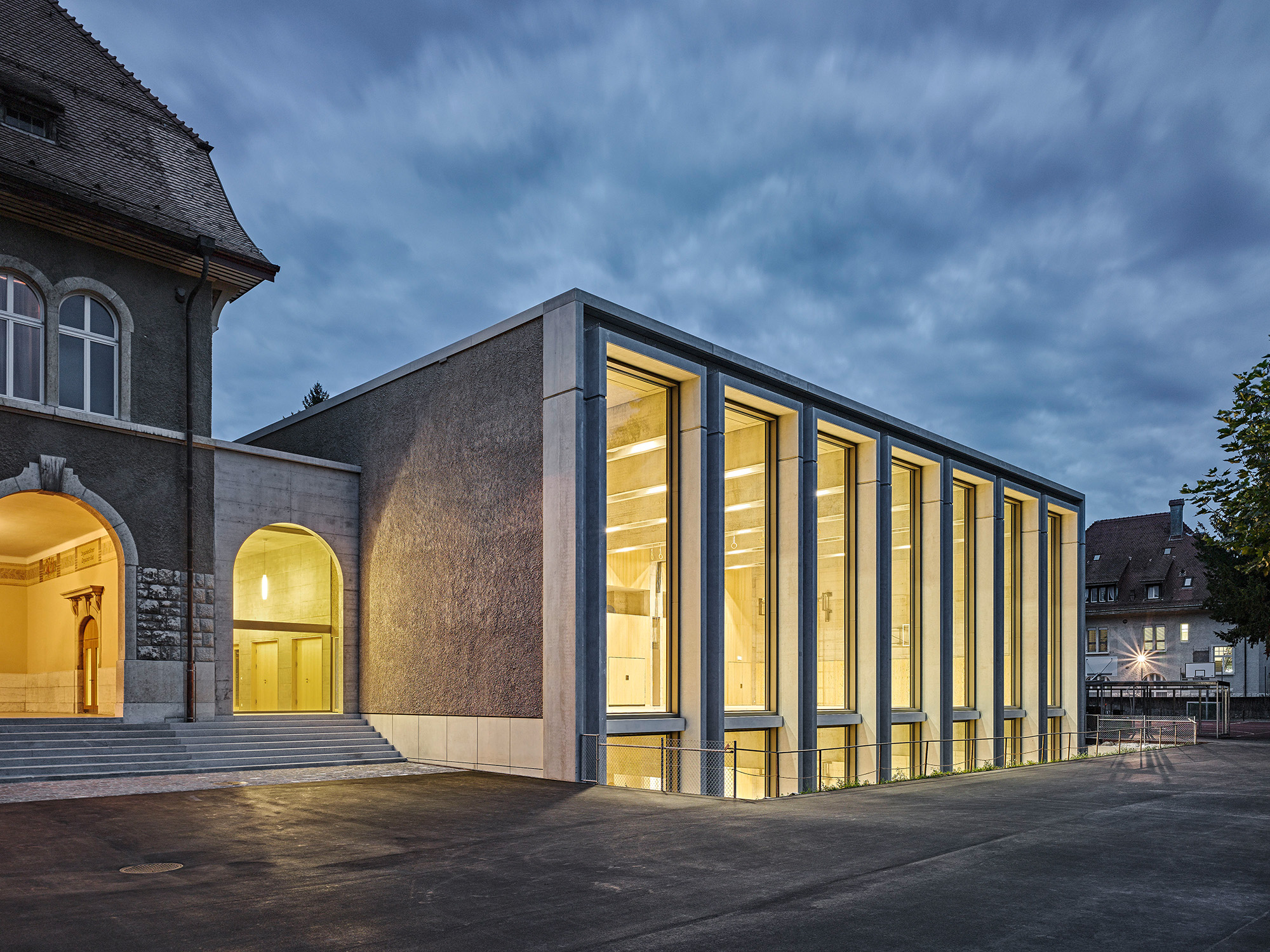 f8 turnhalle hermesbuehl aussen