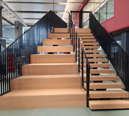 m11 identitas wdc treppe