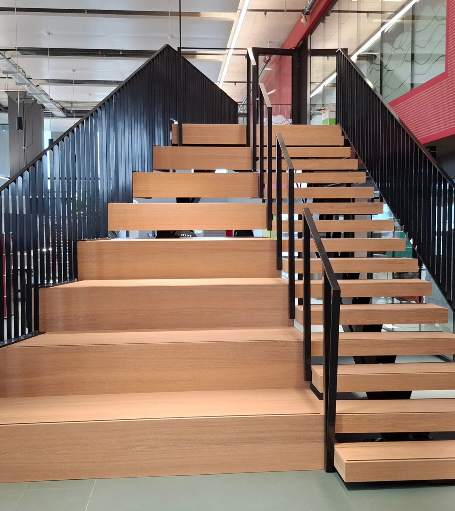 m11 identitas wdc treppe