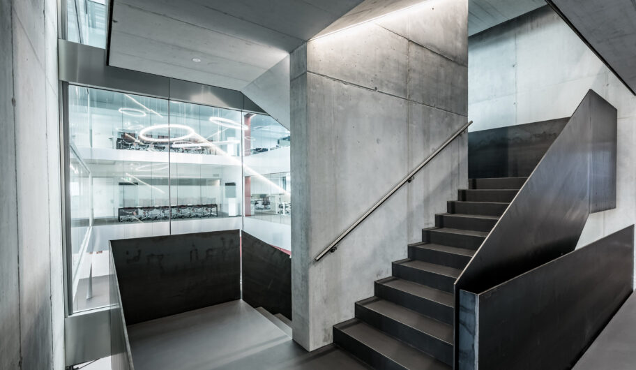 F7 3M, Treppe